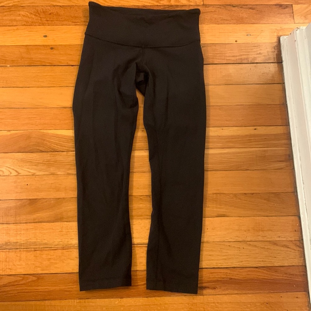 Lululemon Wunder Under Cropped Leggings